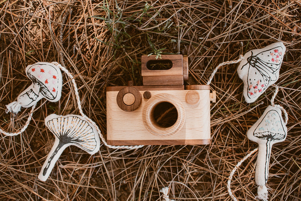 35MM Wooden Toy Camera Gift Set - Beech Wood with 2 Flashes ($85 Value)