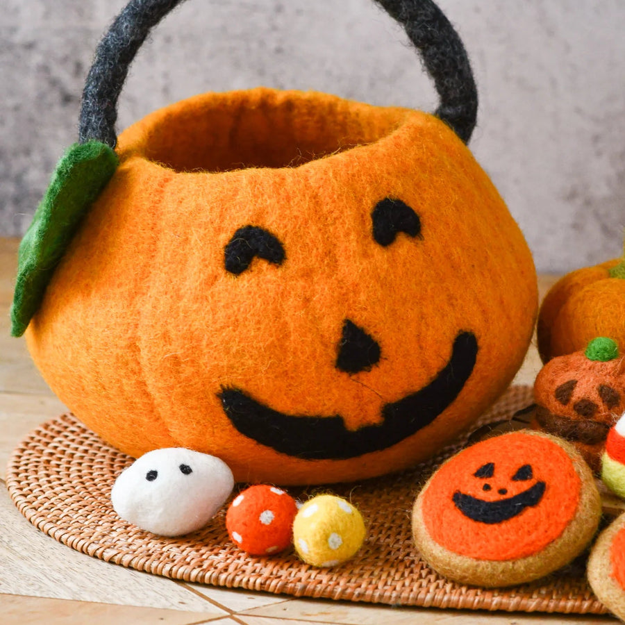 Felt jack-o-lantern bag with the play food packed inside it