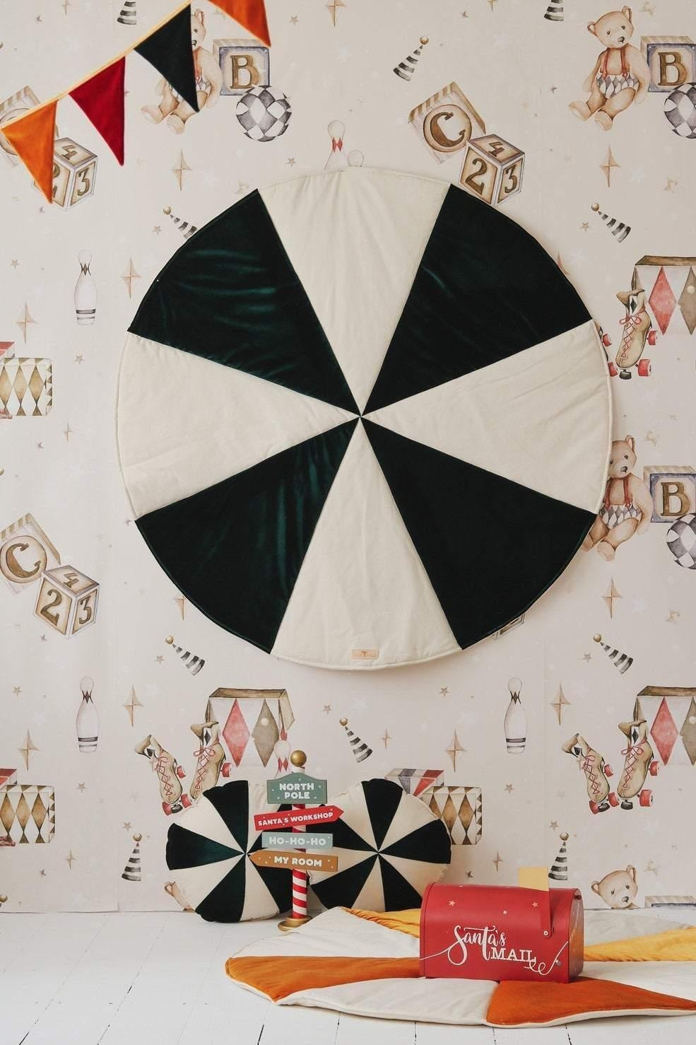 Christmas “Green Candy” Round Patchwork Mat
