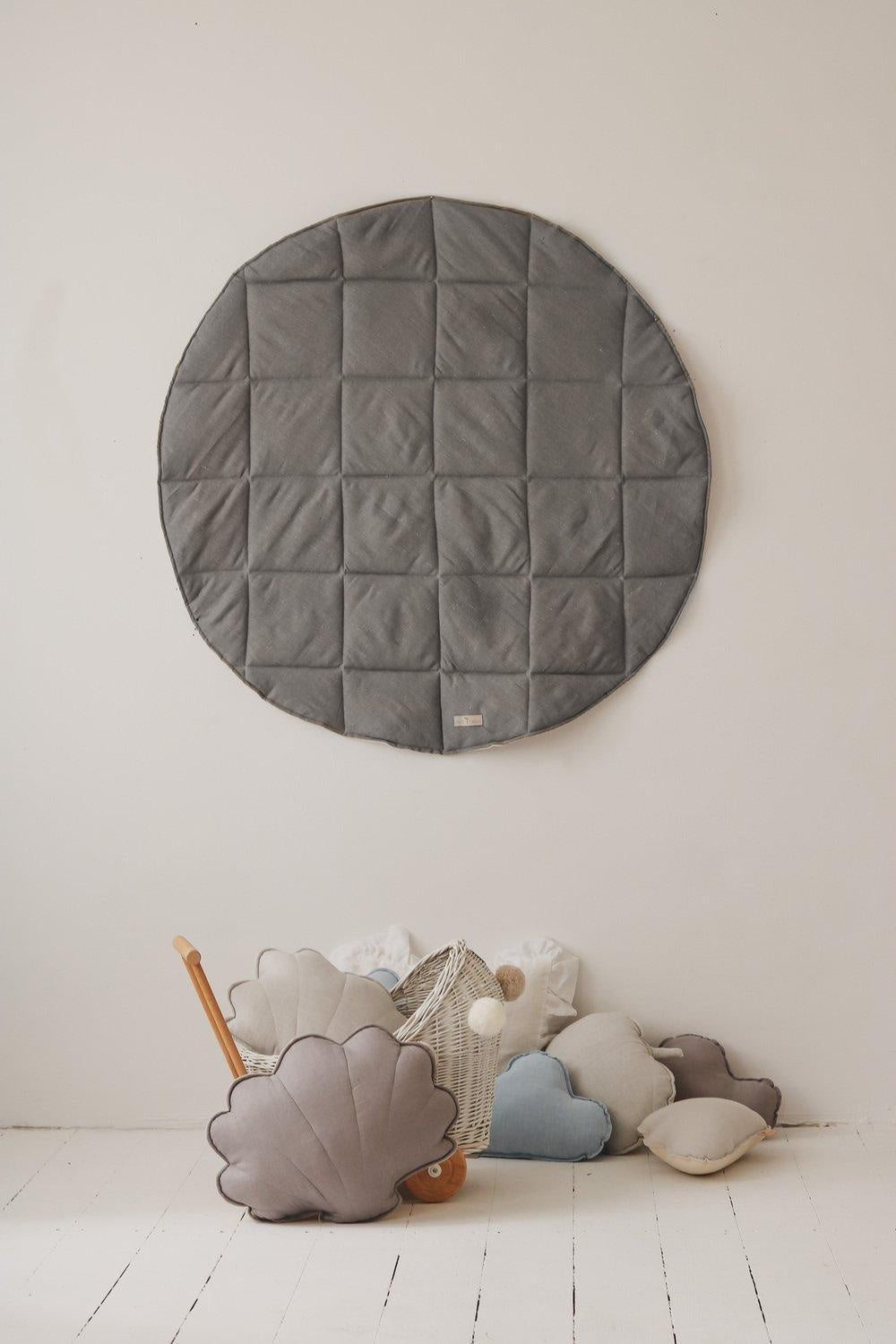 “Grey Pompoms” Teepee with Pompoms and Round Mat Set