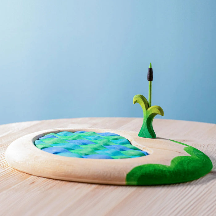 Bumbu Lake and Cattails Play Set