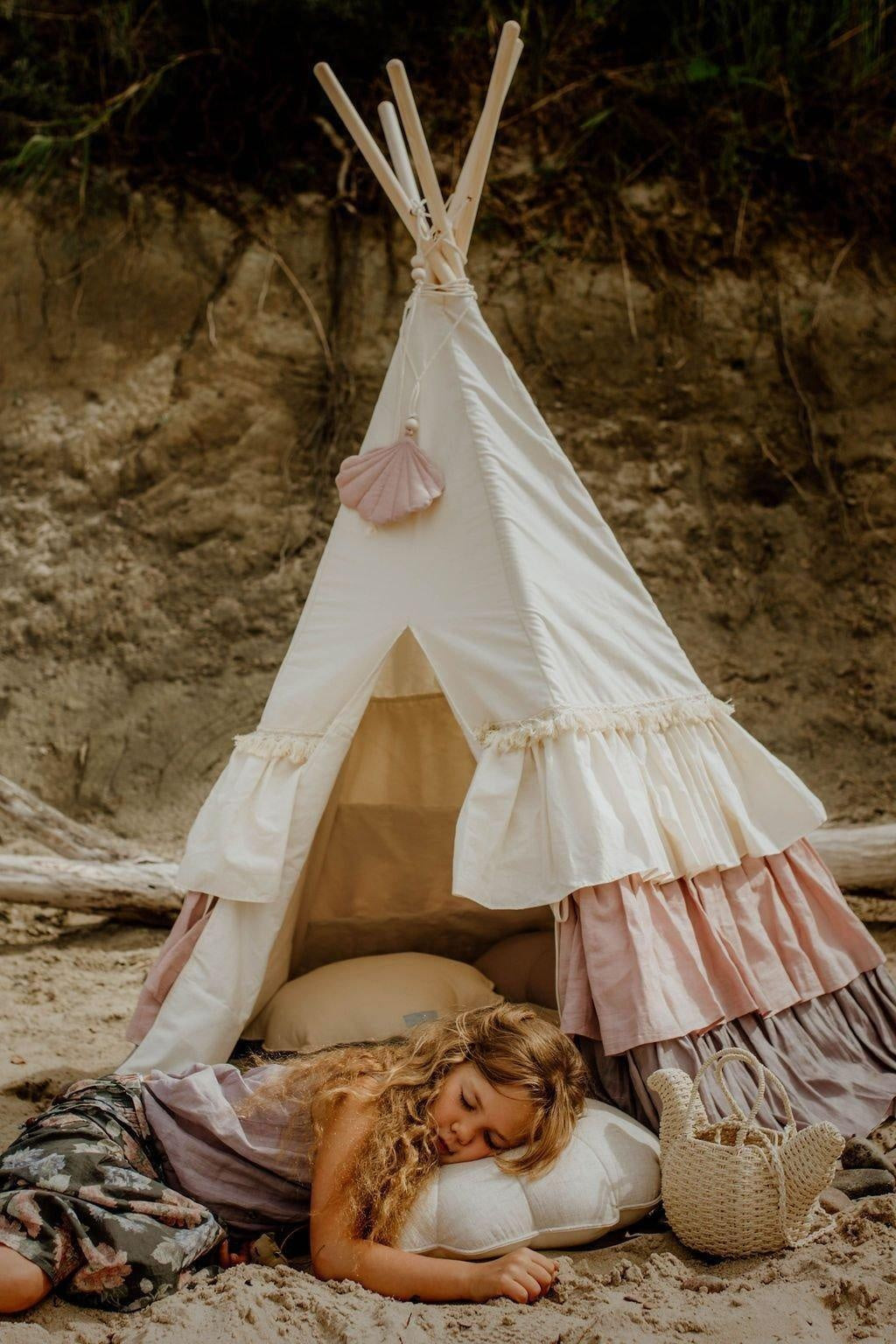 “Powder Frills” Teepee Tent with Frills and "Powder Pink" Shell Mat Set