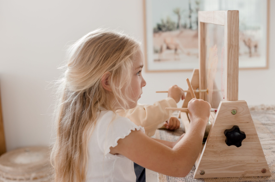 Q Toys 4 in 1 Table Easel